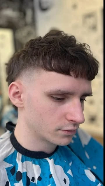 Craig’s textured crop with a close fade, shown in its full portrait framing